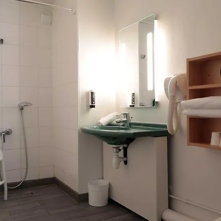 B&B HOTEL Lourdes Centre Gare 3 étoiles-2